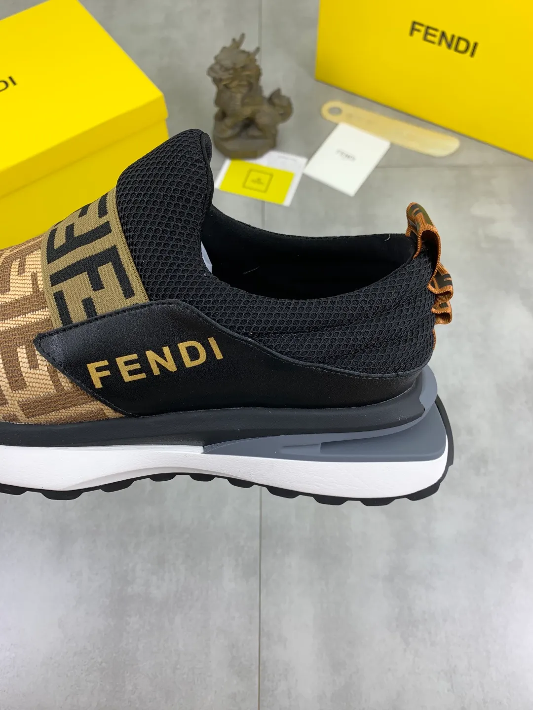 ​Men's shoes 💰P440 💰【New】Little monster 🆘 New FENDI 🕶️🕶️Simple routing effect, showing an elegant and cool driving shoe 🎬Using imported calfskin + first-layer pigskin lining🐂Excellent material🎬Detailed workmanship 🤗Comfortable foot feel➰➰. ​Pair it with any outfit to show your taste and temperament, low-key luxury ♻️Design ​simple and elegant ​noble and fashionable 🍃​Very loved and favored by trendy men 💓❤️size: 38-44 (45 customized) 3️⃣colors available